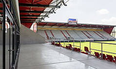 Regensburg: Jahnstadion Regensburg - überdachter Balkon im Businessclub I