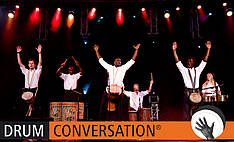 DRUM CONVERSATION® - Unser Team auf der Bühne. Je nach Veranstaltungsgröße und Teilnehmerzahl variiert die Musikeranzahl unseres Teams.
