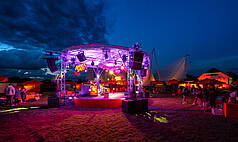 Dresden: FIRST CLASS CONCEPT - Agentur & Locations - OSTRA - DOME Pool Konzert