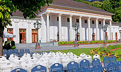 Baden-Baden: Kurhaus Baden-Baden - Kurhaus mit Kurgarten