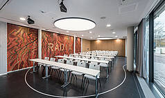 Chemnitz: Carlowitz Congresscenter - Tagungsraum mit Tageslicht und verdunkelbar  © Steffen-Spitzner