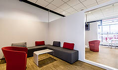 Regensburg: Jahnstadion Regensburg - Loungeecke im Businessclub II