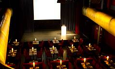 Hamburg: THEATER KEHRWIEDER - Tagung mit Leinwand