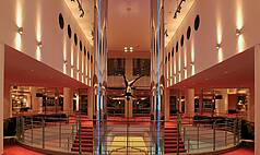 Hamburg: STAGE THEATER NEUE FLORA - Eingangsbereich