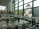 Westfoyer mit Hochtischen