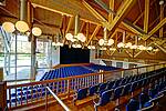 Blick von der Galerie auf die Bühne im Großen Saal