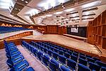 Der Große Saal des CongressCentrums Pforzheim (CCP) bietet viel Platz, moderne technische Ausstattung und eine spannende Raumarchitektur. 
