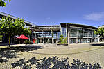 Stadthalle Germering - Therese-Giehse-Platz und Haupteingang
