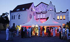 Karlsruhe: Palazzo Halle - Die Palazzo Halle bei Sonnenuntergang