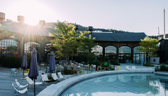 Marburg/Lahn: LOKSCHUPPEN MARBURG - Aussen mit Pool