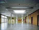 Festsaalfoyer mit Blick auf Theatersaalfoyer