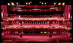 Stuttgart: Stage Apollo Theater - Stage Apollo Theater Blick in den Saal von der Bühne