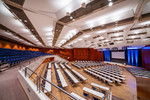 Der Große Saal des CongressCentrums Pforzheim (CCP) bietet Platz für bis zu 2.000 Personen. Die enorm variable Bühne, viele Hängepunkte und eine Höhe von bis zu 12 Metern macht den Raum mit seinen Abtrennungsmöglichkeiten so flexibel.